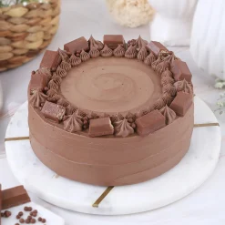 Kit Kat Crunch Delight Cake