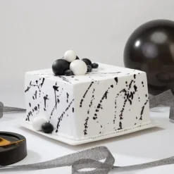 1 Kg Black & White Bliss Cake